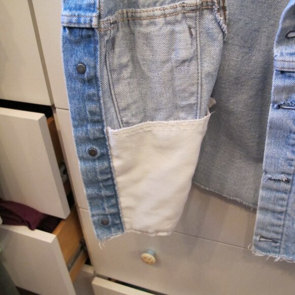 sitewide sale  Jeans vest with pockets plus pockets inside  size medium - Picture 3 of 5